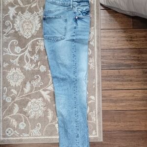 H&M Light Blue Women's Slim Straight Jeans.